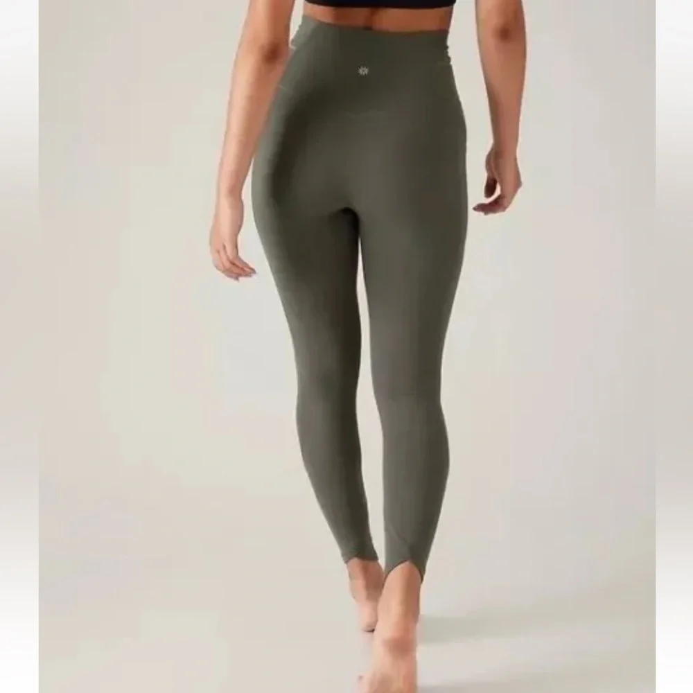 NWT Athleta Salutation Stash Wrap Tight - Sage - Never Worn - Picture 5 of 7